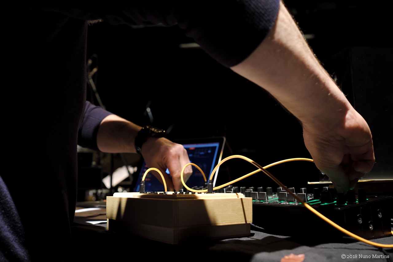 Red Trio & Celebration Band: Carlos Santos