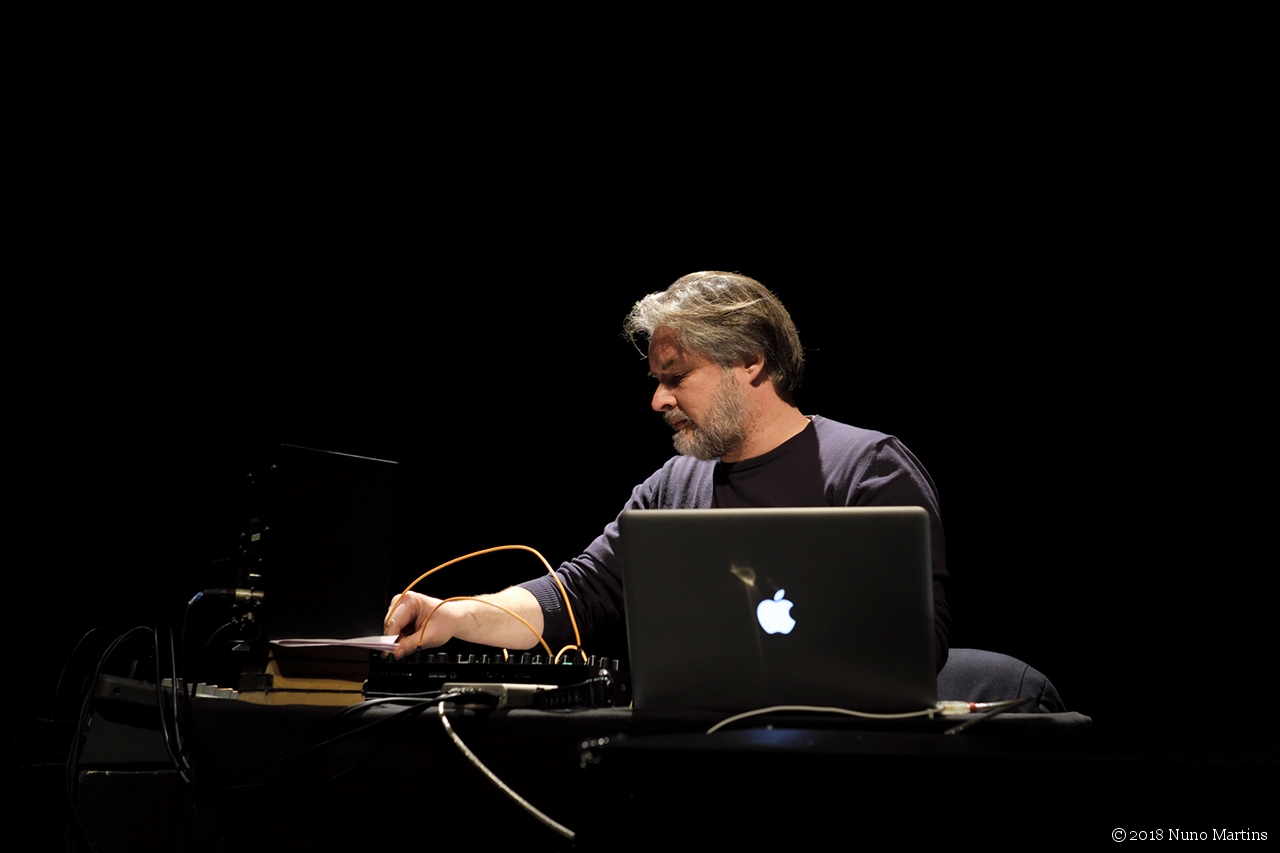 Red Trio & Celebration Band: Carlos Santos