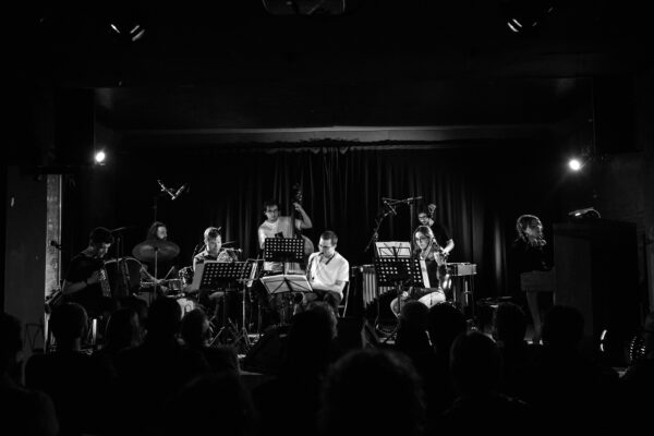 Som Crescente the full stage