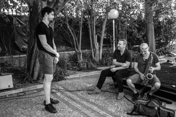 chating before the gig